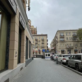 In Bakı İnzibati Ərazisi 100.0 m² office is for rent - Image 2