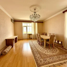 In Bakı İnzibati Ərazisi 145.0 m² apartment is for sale - Image 2