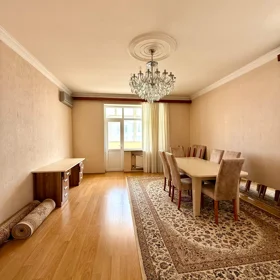 In Bakı İnzibati Ərazisi 145.0 m² apartment is for sale - Image 3
