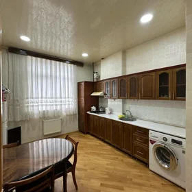 In Bakı İnzibati Ərazisi 90.0 m² apartment is for rent - Image 2