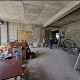 In Baku 200.0 m² commercial is for sale