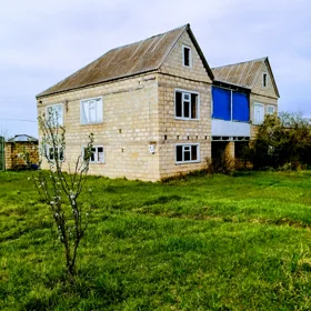In Khachmaz 295.0 m² house with 8.0 rooms is for sale
