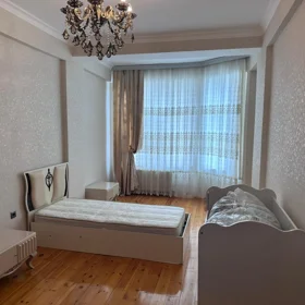 In Baku 90.0 m² apartment is for rent - Image 3
