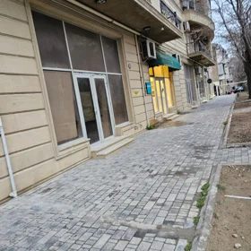 In Baku 202.0 m² commercial is for sale