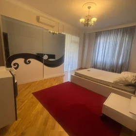 In Baku 140.0 m² apartment is for rent - Image 2