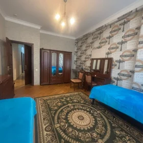 In Baku 140.0 m² apartment is for rent - Image 4