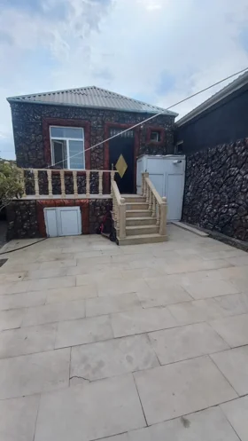 In Baku 60.0 m² house with 3.0 rooms is for sale - Image 3