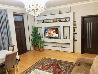 In Baku 200.0 m² house with 6.0 rooms is for sale - Image 2