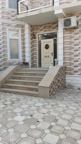 In Baku 190.0 m² house with 6.0 rooms is for sale - Image 2