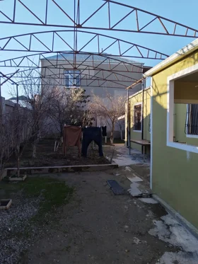 In Baku 90.0 m² house with 3.0 rooms is for sale - Image 2