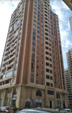 In Baku 155.0 m² apartment is for sale - Image 3
