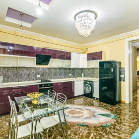 In Baku 170.0 m² apartment is for rent - Image 4