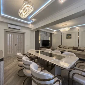 In Baku 140.0 m² apartment is for rent - Image 3