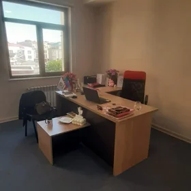 Baku-da 37.0 m2 ofis kirayə verilir - Şəkil 2