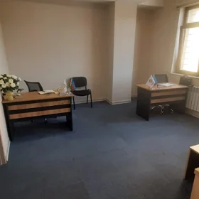 Baku-da 37.0 m2 ofis kirayə verilir - Şəkil 4