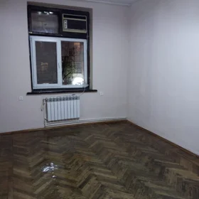 Baku-da 60.0 m2 ofis kirayə verilir - Şəkil 2