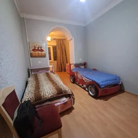 In Baku 90.0 m² apartment is for sale - Image 2