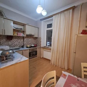 In Baku 90.0 m² apartment is for sale - Image 3