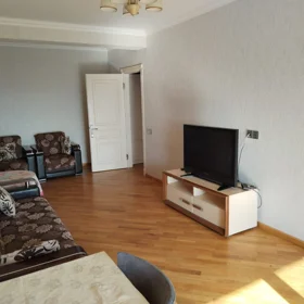 In Baku 80.0 m² apartment is for rent - Image 3