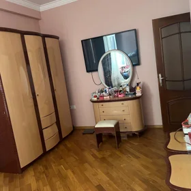 In Baku 150.0 m² apartment is for sale - Image 2
