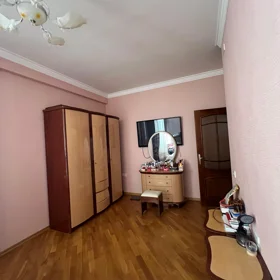 In Baku 150.0 m² apartment is for sale - Image 3
