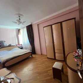 In Baku 150.0 m² apartment is for sale - Image 4