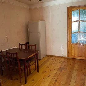 In Baku 90.0 m² house with 3.0 rooms is for rent - Image 3