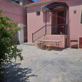 In Baku 100.0 m² house with 3.0 rooms is for sale - Image 2