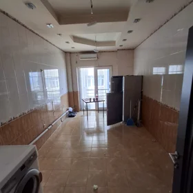 In Baku 125.0 m² apartment is for rent - Image 3