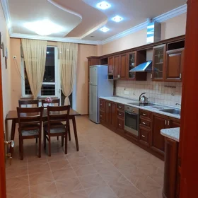 In Baku 180.0 m² apartment is for rent - Image 3