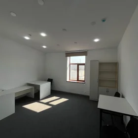 In Baku 25.0 m² office is for rent - Image 2