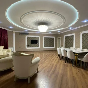 In Baku 165.0 m² apartment is for rent - Image 2