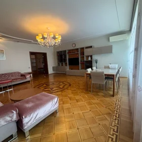 Baku-da 200.0 m2 mənzil kirayə verilir - Şəkil 2