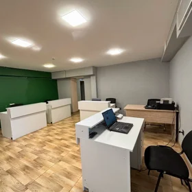 Baku-da 25.0 m2 ofis kirayə verilir - Şəkil 2