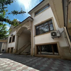 In Baku 1050.0 m² house with 12.0 rooms is for sale - Image 2