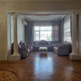 In Baku 1050.0 m² house with 12.0 rooms is for sale - Image 3