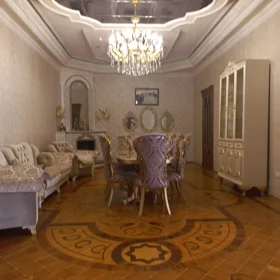 In Baku 1050.0 m² house with 12.0 rooms is for sale - Image 5
