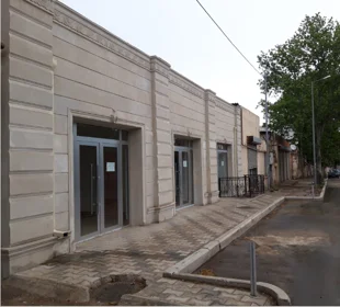 In Ganja 70.0 m² commercial is for rent