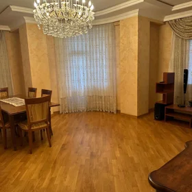 In Baku 131.0 m² apartment is for rent - Image 2