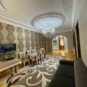 In Baku 350.0 m² house with 5.0 rooms is for sale - Image 4