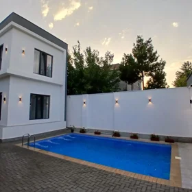 In Baku 150.0 m² house with 4.0 rooms is for sale - Image 4