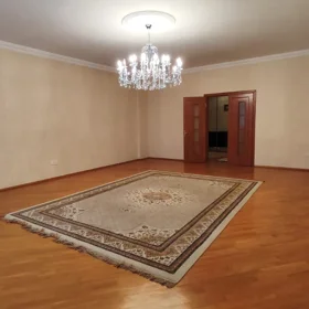 In Baku 165.0 m² apartment is for sale - Image 2