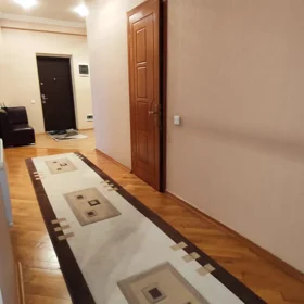 In Baku 165.0 m² apartment is for sale - Image 5