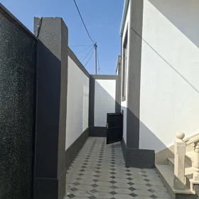 In Baku 90.0 m² house with 3.0 rooms is for sale - Image 2