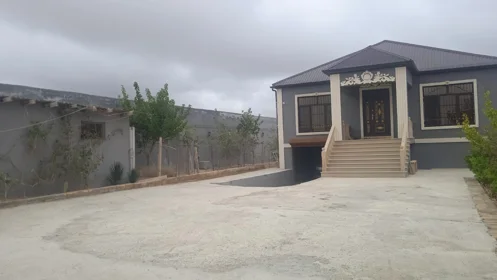 In Baku 205.0 m² house with 4.0 rooms is for sale - Image 2