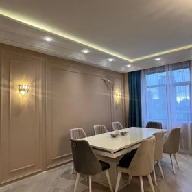 In Baku 220.0 m² apartment is for rent - Image 3