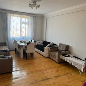 In Baku 90.0 m² apartment is for rent - Image 2