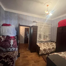 In Baku 90.0 m² house with 3.0 rooms is for sale - Image 2