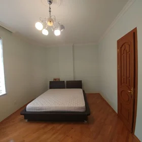In Baku 200.0 m² apartment is for rent - Image 5