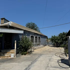 In Baku 145.0 m² house with 3.0 rooms is for sale - Image 3